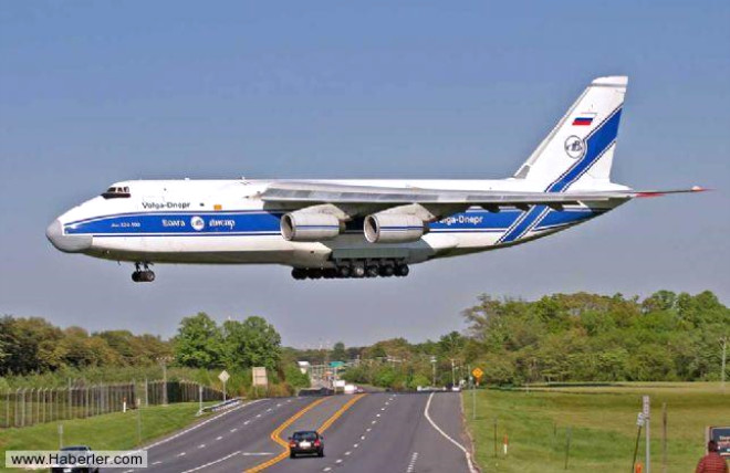 Antonov 124-Ruslan, yine Antonov retimi olan Super Myra