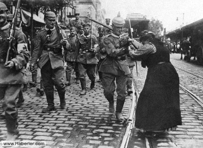 Prusya ordusundan askerler Austos 1914
