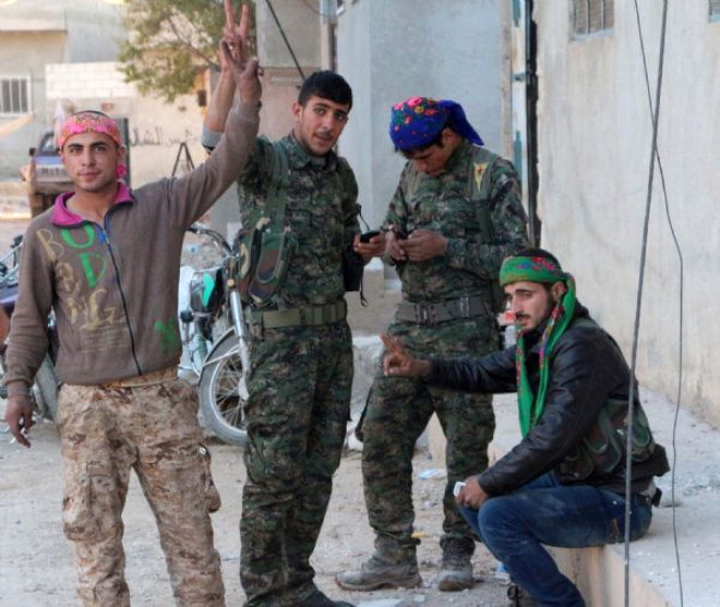 Silah sesleriyle yanklanan Kobani