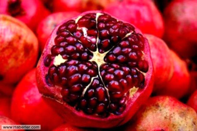 Nar suyu �z�t�, nar�n s�k�larak elde edilen meyve suyunun �s� uygulanmadan kurutulmas� ile elde edilmektedir. Ba����kl�k sistemini g��lendirerek, do�al bir antioksidan kayna��d�r. C vitaminden olduk�a zengin olan nar, �st solunum yolu hastal�klar�ndan da olduk�a koruyucudur. Ayr�ca k�t� kolesterol� d���r�c� etkisi oldu�u da bilinmektedir.
