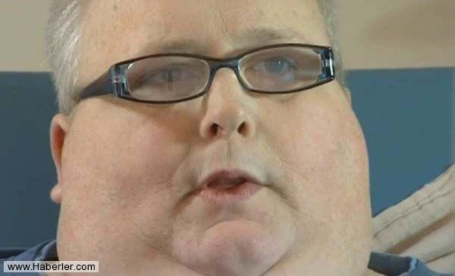 Изложение экскурсовод толстый человек в очках. Толстая морда в очках. Жирный депутат. Жирный мужик в очках.