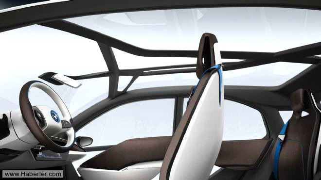 . Aksi ynde kaplara sahip aerodinamik d tasarm, karakteristik siyah kuak ve byk jantlar, hareketsiz haldeyken bile BMW i3