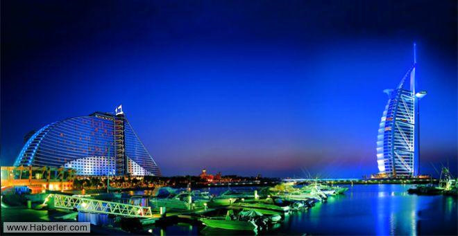 Burj Al Arab, Arap Kulesi anlamna gelse de, mimari adan denizde yzen bir yelkeni andrdg iin Yelken Otel de denilmektedir.
