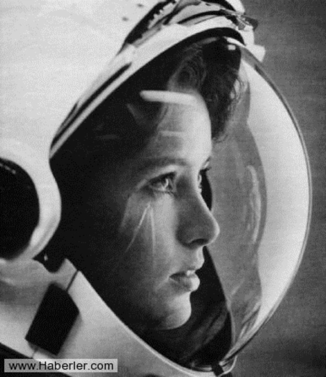 ANNELER UZAYDA / Fotoraf: Life Magazine (1985) / Uzaydaki ilk anne, astronot Anna Fisher