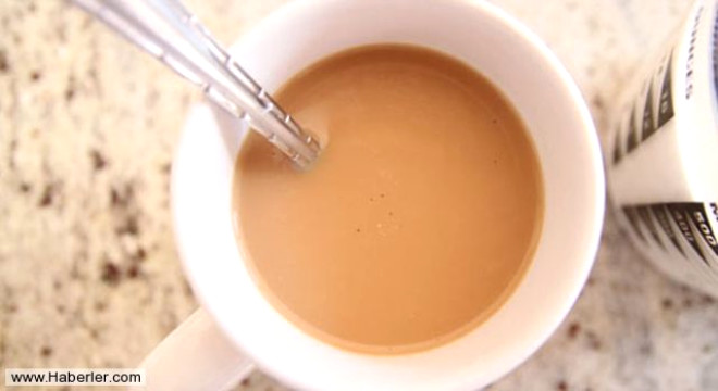 HARMANLANMI KAHVE: Son dnemde poplerlii iyice artan kahve dkkanlarndan aldnz ve krema eklenmemi harmanlanm kahve yaklak olarak 300 kaloridir. Salkl bir hayat srmek istiyorsanz bu tr kahvelerden uzak durun. Bunlarn yerine siyah kahve ekirdeklerinden yaplan normal kahveyi tercih edin. Siyah kahvenin ise sadece 5 kalorisi var. Gne kahve ile balamay seviyorsanz bunlar tercih edin
