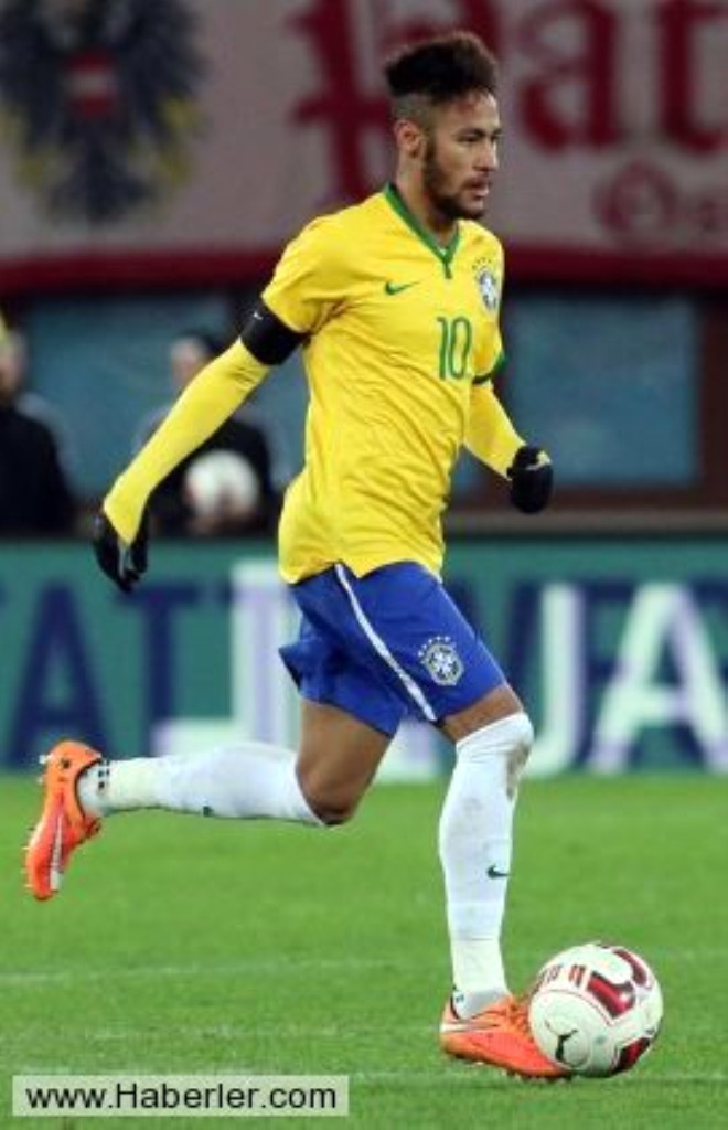 Futbolcu Neymar Jr, 1,5 milyondan fazla takipi kazanarak yln en fazla takipi artna sahip "VIT (ok nemli Twitter kullancs)" oldu.
