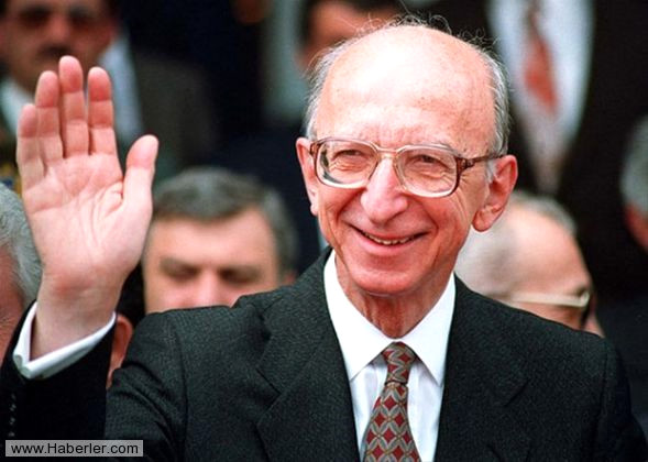 Prof.Dr. Erdal �n�n� (Bilim adam�-politikac�)
