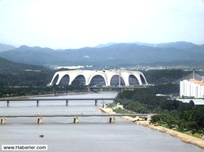 Kuzey Kore Pyongyang bulunan 150 bin kiilik 1 Mays Stadyumu dnyadaki en yksek kapasiteli stadyum olarak biliniyor.
