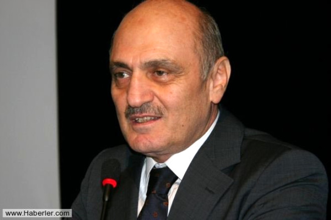 Erdoan Bayraktar, 17 Aralk 2013 tarihinde yaplan yolsuzluk operasyonu erevesinde 25 Aralk tarihinde bakanlktan ve milletvekilliinden istifa etti.

