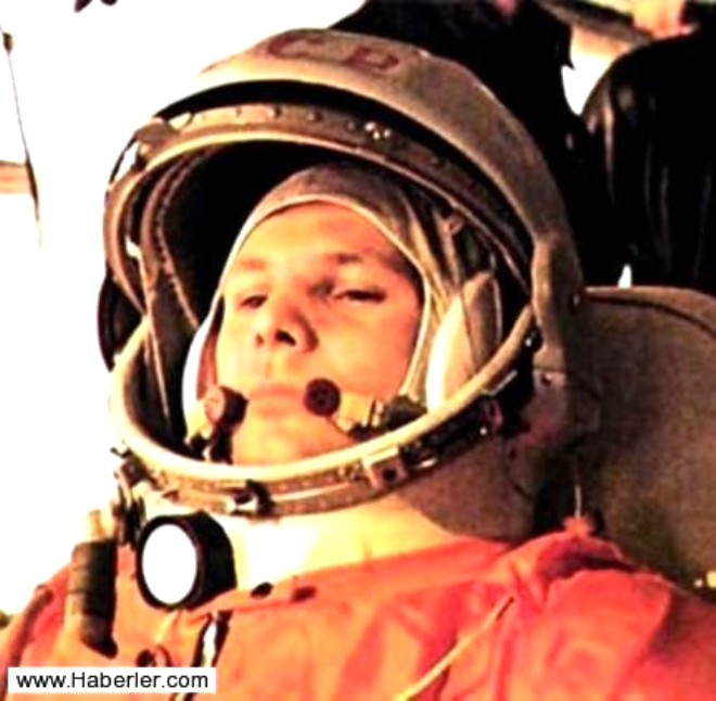Uzaya ilk defa 12.04.1961 tarihinde Yuri Gagarin utu.
