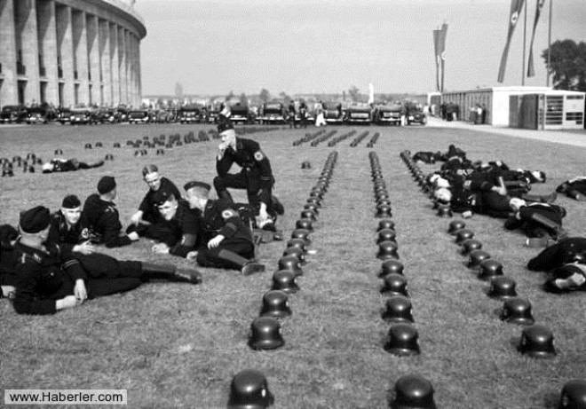 Nazi SS birlikleri Berlin