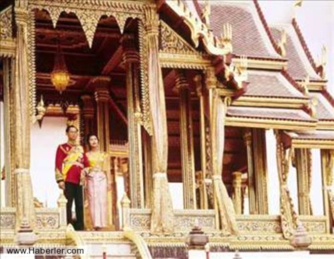 Tayland Kraliyet Ailesi ok eski zamanlardan gelen ve sadece bu ailenin kulland zel bir dil kullanyor. Yani konutuklarn evrelerindeki hi kimse anlayamyor.
