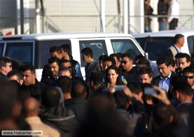Birlemi Milletler (BM) Mlteciler Yksek Komiserlii yi Niyet Elisi Angelina Jolie, Irak