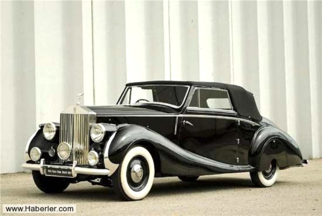 1947 model Rolls-Royce Wraith biroklarna gre en seksi model.
