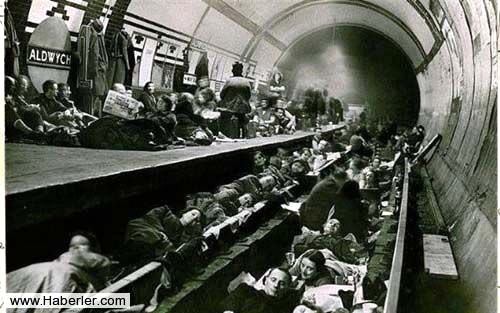 II. D�nya Sava�� s�ras�nda, Aldwych metro istasyonuna s���nm�� Londral�lar, Nisan 1941
