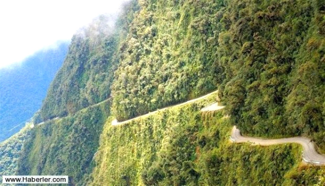 

Yungas Yolu/ Bolivya: Yeryzndeki yollar arasnda en tehlikelisi olarak kabul edilir ve "lm yolu" olarak adlandrlr.



 
