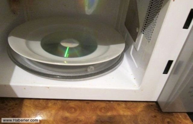 
Mikrodalgada cd deneyi gerekten ilgin bir grnt ortaya kyor.



 

