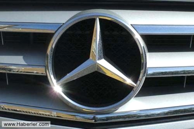 
Mercedes: Daimler Chrysler ile ortak alp bir araba yapan CARL BENZ isim bulamaynca bir tek kz olan MERCEDES-BENZin ismini bu arabaya verir. Mercedes amblemindeki  ayakl yldz mercedes