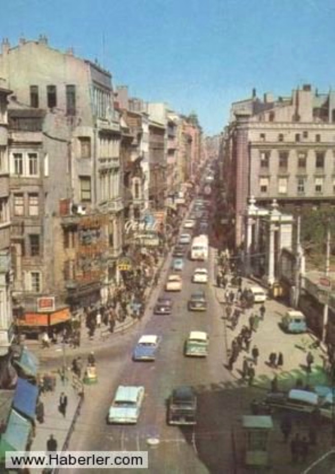 1960: Galatasaray Lisesi n, Taksim, stanbul
1960 ylnda stikll Caddesi, trafie akt.
