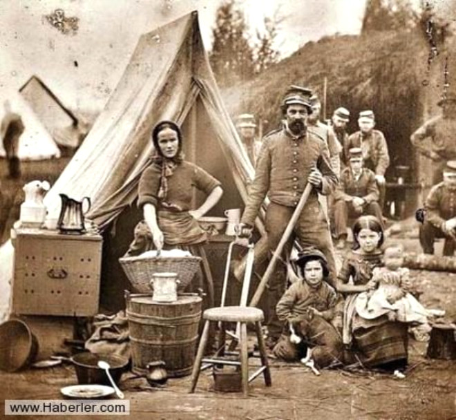 1861: ABD  Sava srasnda adrda yaayan bir asker ailesi.

