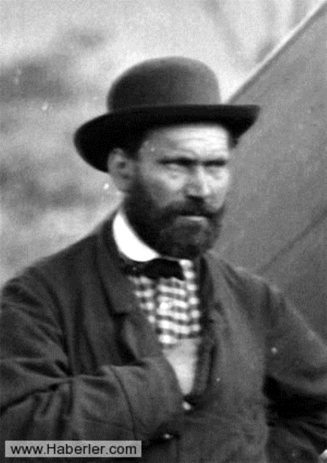 Allan Pinkerton, 1884 ylnda bir kaldrmda yrrken kayarak dilini srmt. Bu talihsiz srk daha sonra enfeksiyona dnt ve Pinkerton