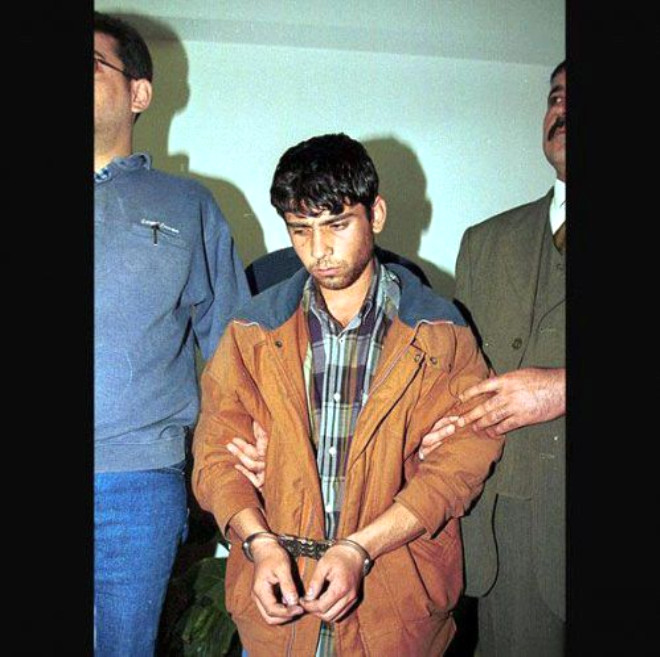 1998 - 2001- Hamdi Kayapnar / Kayseride 3 yl iinde 6 cinayet ileyen 22 yandaki Hamdi Kayapnar, evinde yaplan aramada zerinde kan lekesi olan bir pantolon bulunup gzaltna alnnca btn sularn itiraf etti. 3 yl nce, Yaar Sezer