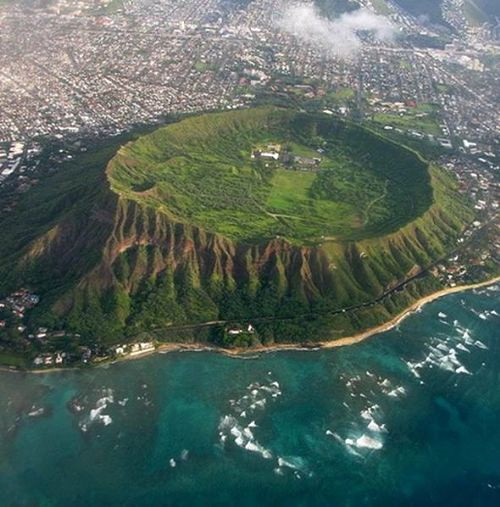 D�nyan�n en ilgin� volkanik yerlerini biliyor musunuz? ��te ondan baz�lar�...01. Diamond Head, Hawaii � USA
