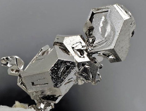 Platinyumun gram� 60 dolar.
