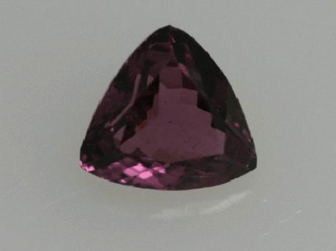 5- Taaffeite 1 gram: 2500-20.000 dolar. Leylak renkli bu mcevher elmastan ok daha kt bulunan bir madendir.
