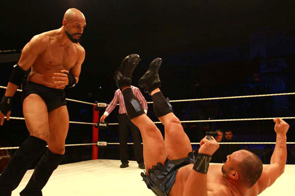 HASAN YALNIZO�LU / 2012 senesinde yay�nlanan Survivor �nl�ler G�n�ll�ler
