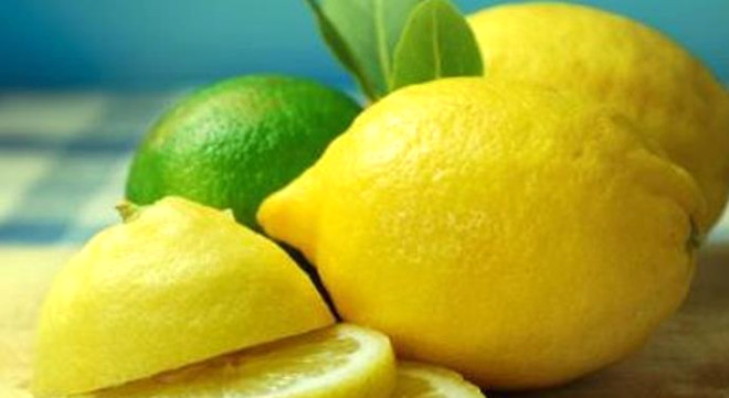 9. Limon, yksek miktarda potasyum ierdiinden limonlu su sinir sistemine de destek olur. Depresyon ve anksiyete gibi potasyum eksikliine bal olarak ortaya kan sorunlardan vcudu korur.
