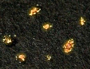 2. Kaliforniyum 252 - 27 Milyon Dolar/Gram<br />
Sembol� CF, atom numaras� 98 olan radyoaktif metalik bir kimyasal element kaliforniyum, ilk kez 1950 senesinde Kaliforniya �niversitesi Berkeley