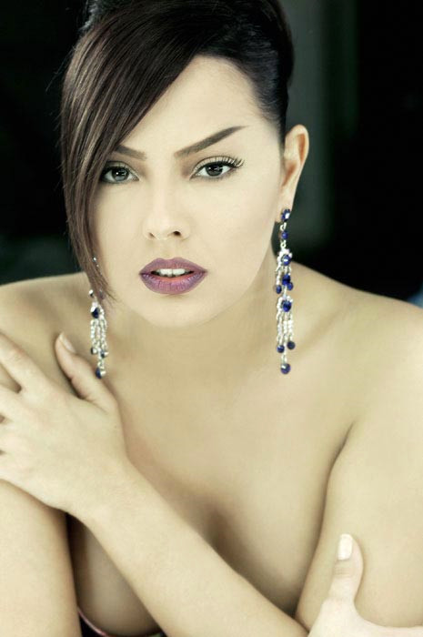 Ebru G�nde�
