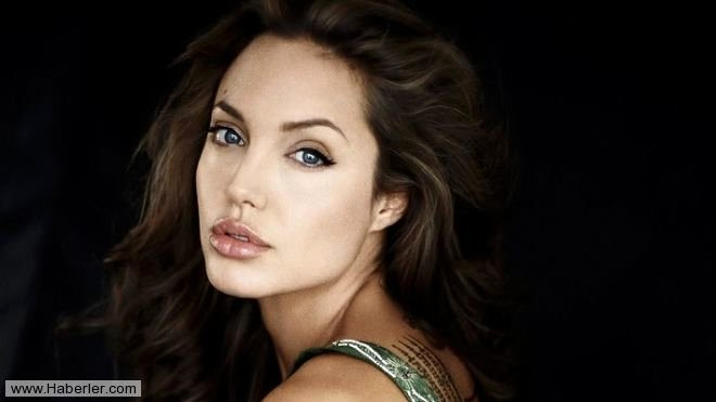 Estetik ameliyat yaptrmak isteyenlerin en ok benzemeye alt nl ise Angelina Jolie. Jolie, Hollywood