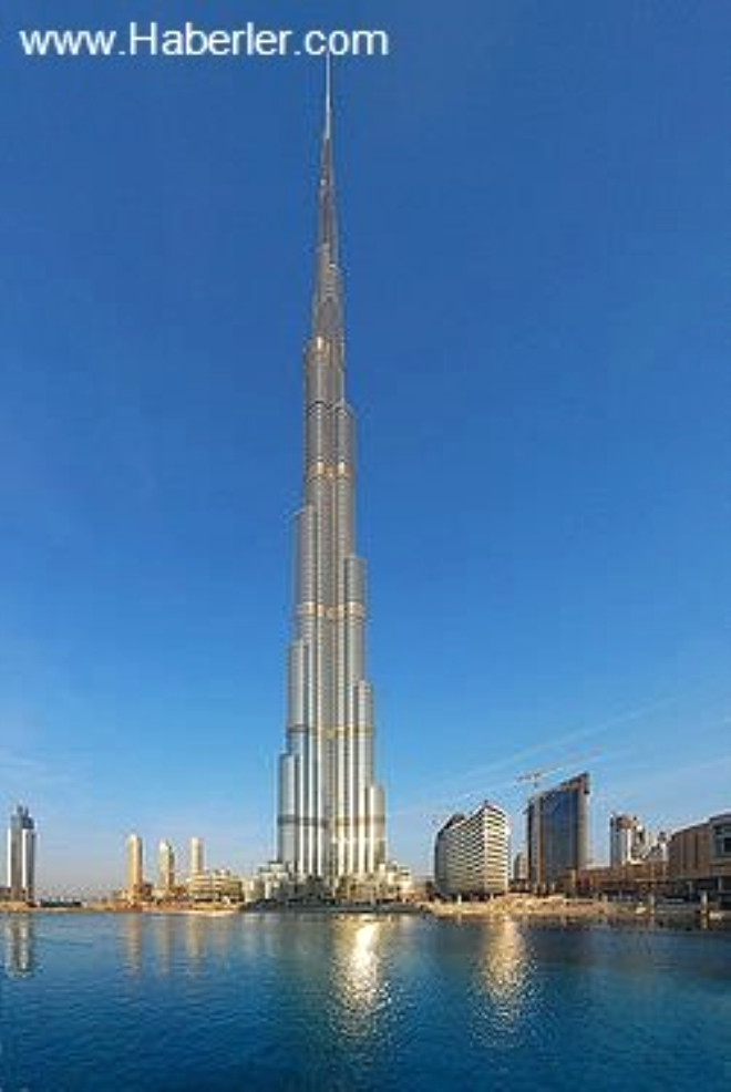 Bur Halife (Dubai - BAE)
<br /><br />
Ykseklik: 828 m<br /><br />

163 katyla dnyann en yksek binas olan yapnn inasnda 330,000 metrekp beton 39,000 ton elik kullanlmtr. Binada 23,000 pencere bulunmaktadr. Binann yaklak 150. kattan sonra geri kalan katlar elik olarak yaplmtr. Bu da ona dnyada ilk defa betonarme ktle zerine elik konstrksiyonla devam edilen ilk bina olma zelliini kazandrmtr. Ayrca binann cephelerine gelen rzgr yklerini en aza indirmek iin binann hibir cephesi dz olarak tasarlanmamtr.