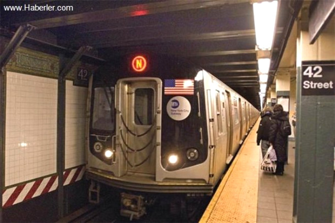 New York Metrosu
<br /><br />
Bin 126,5 kilometre uzunluuyla dnyadaki en byk drdnc metro sistemi olan New York Metrosu, 6 bin 500 vagonuyla 24 saat aralksz yolculara hizmet veren en youn metro hattndan biridir
