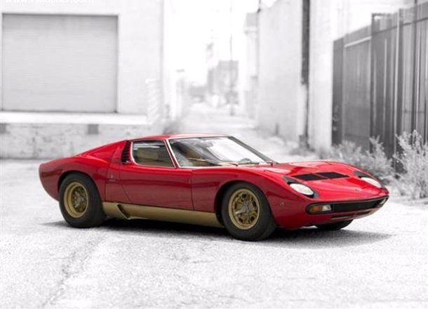 1971 Lamborghini Miura P400 SV<br />
Lamborghini efsanesi olan ve 764 tane �retilen P400