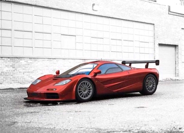 1998 McLaren F1<br />
F1 ara�lar�ndan ilham al�narak tamamen el yap�m� olarak 61 tane �retilen ve orijinal bir �ekilde fabrika taraf�ndan modifiye edildikten sonra 691 beygire ��kart�lan sadece 2 ara�tan bir tanesi...
