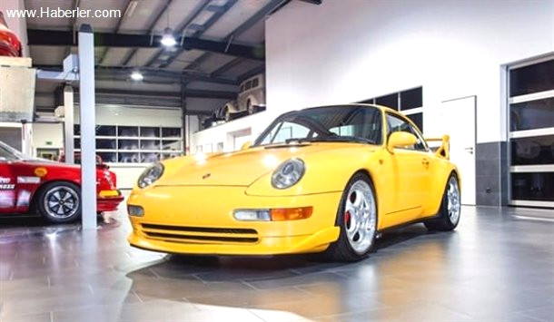 1995 Porsche 911 Carrera RS 3.8<br />
Piyasada b�ylesini asla bulamayaca��n�z nadir ara�lardan 3.8L