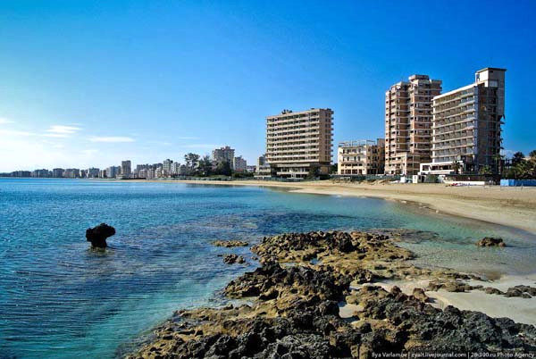 6,5 km uzunlu�undaki deniz k�y�s�nda boydan boya uzanan Mara�