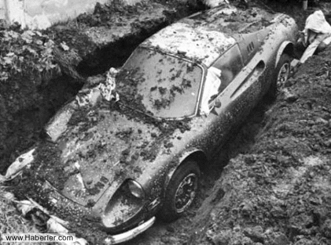 Ferrari Dino 246 GTS 4 yl boyunca toprak altnda gml kaldktan sonra ortaya kartld. Hikayesi ise ok ilgin.
