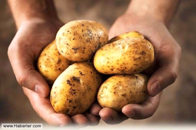 Patates: Rendeleyin ve iine bir ay ka zeytinya ekleyin.

