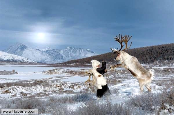 D�nyada art�k �ok az insan�n yapt��� ve nesilden nesile ge�en kartallarla avlanma gelene�ine de burada hala rastlamak m�mk�n. �Kartalla avlanan avc�� olmak yaln�zca bir �nvan de�il, bir ya�am tarz�n�n da simgesi� Bu avc�lar kartallar sayesinde tilki veya marmot gibi daha k���k hayvanlar� avl�yor.
