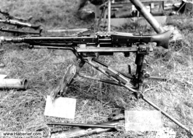 MG42: Maschinengewehr yani makineli tfek adnn ksaltmasyla piyasaya srlen MG42 1942