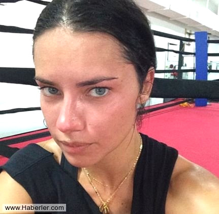 Lima, payla�t��� foto�rafta makyajs�z hali ile de duru bir g�zelli�i oldu�unu g�sterdi
