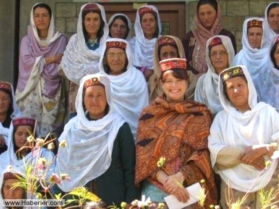 Kad�nlar 65-70 ya� aras�nda anne oluyor. 100 ya��nda �lenlere gen� �ld� deniliyor.
