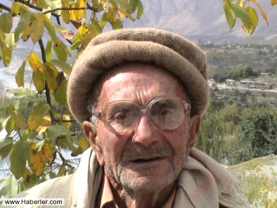 Yolun yar�s�n�n 65 ya� oldu�u bu toplulukta kad�nlar, 65-70 ya��nda do�um yap�yor.
