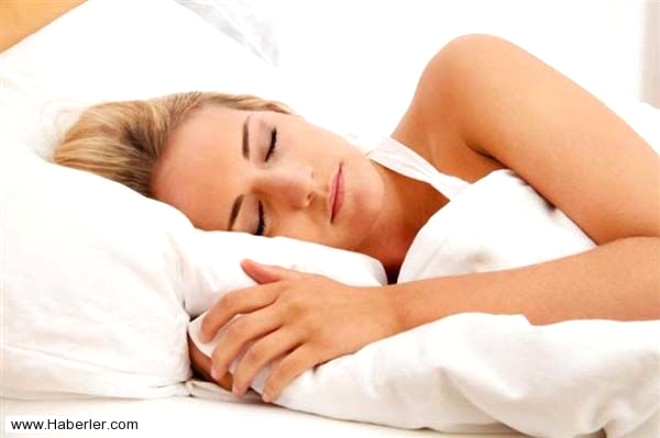 Yatmadan ksa sre nce yenilen yemek, attrmak uyku kalitesini bozacaktr. Mide doluyken yatar pozisyona gemek refl riskini de artrr.
