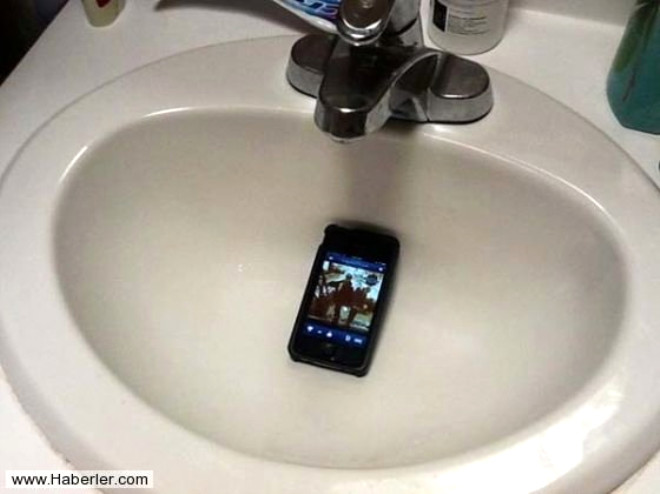 Du alrken mzik dinlemek isterseniz telefonu iyice kuruladnz lavaboya koyabilirsiniz. 5+1 ses sistemine ta karacan greceksiniz.
