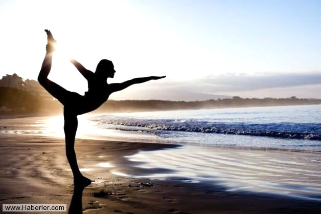 
Yo�un olarak omurgay� �evreleyen kaslar �zerinde �al��an yoga ile omurga uzar, esner ve g��lenir.
